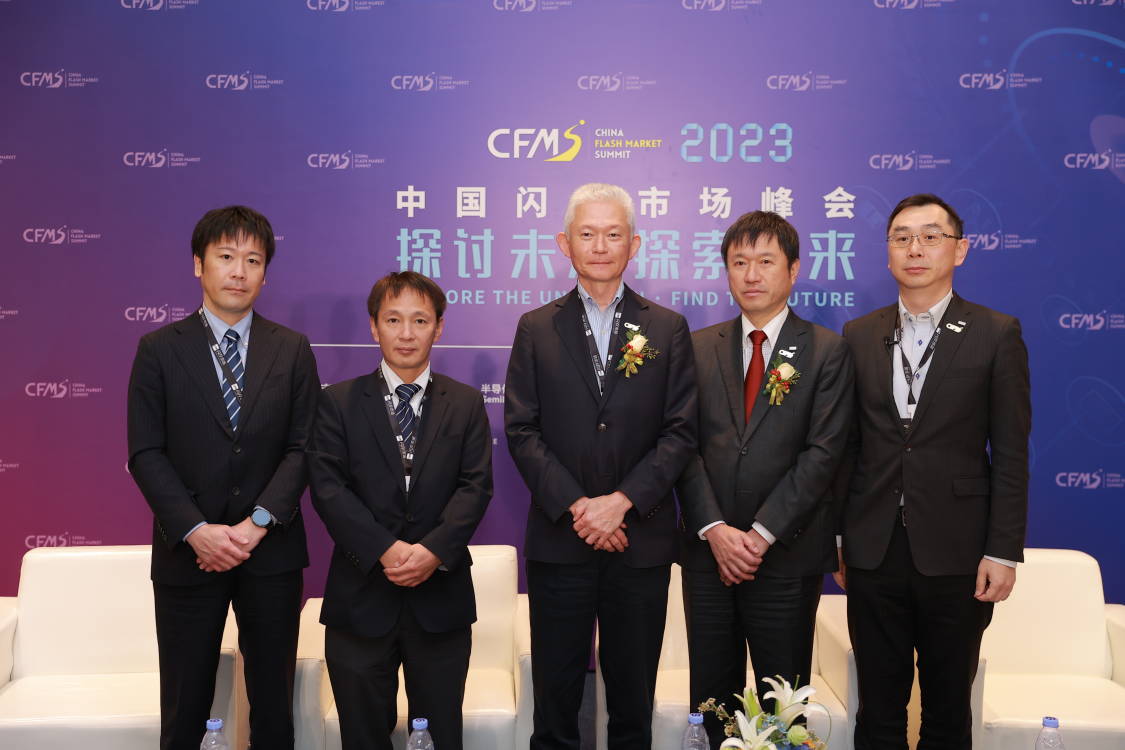 铠侠采访.jpg
